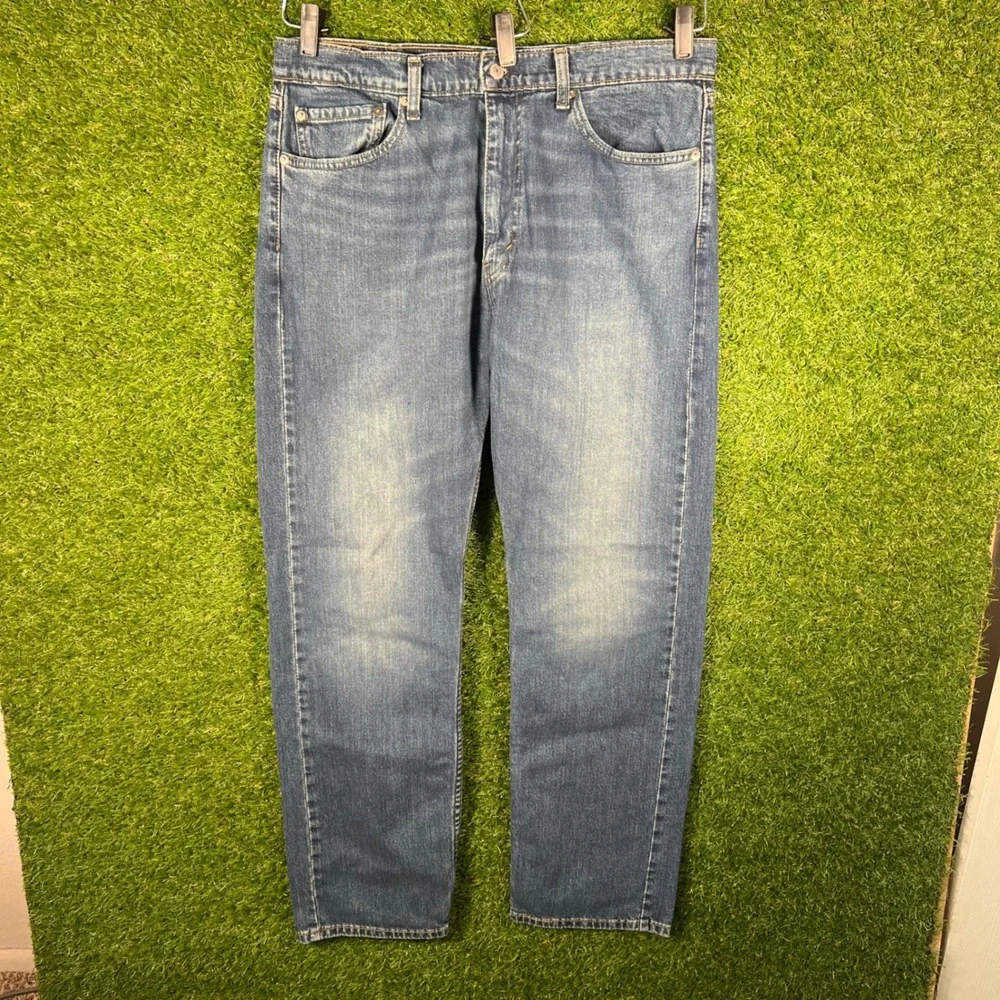 Levis 505 Regular Fit Jeans Mens 38x32 Medium Wash Blue Straight Leg 00505-1538